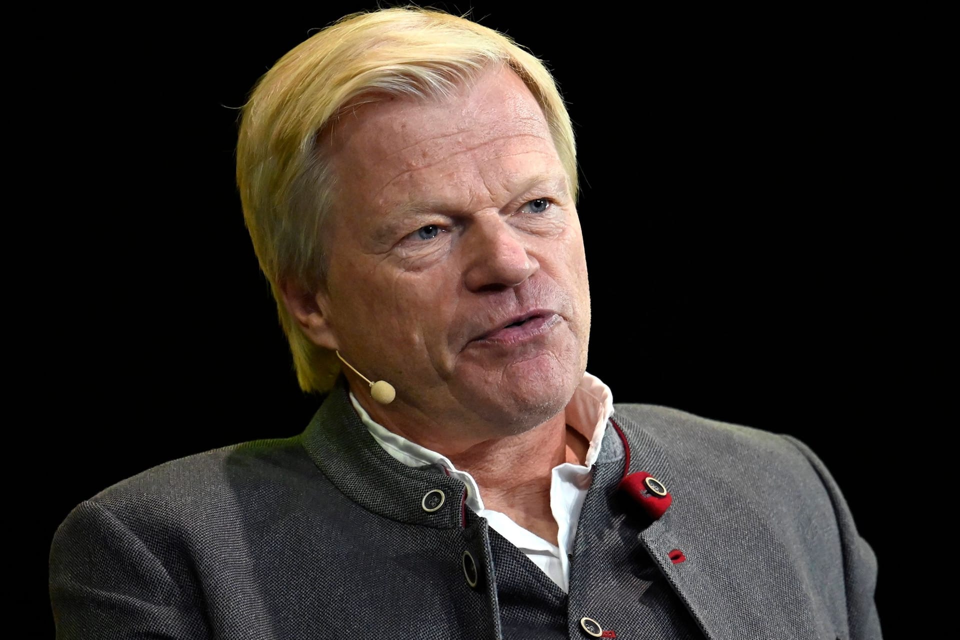 Künftig wieder häufiger am Mikrofon: Oliver Kahn wird regelmäßig bei Sky zu sehen sein.