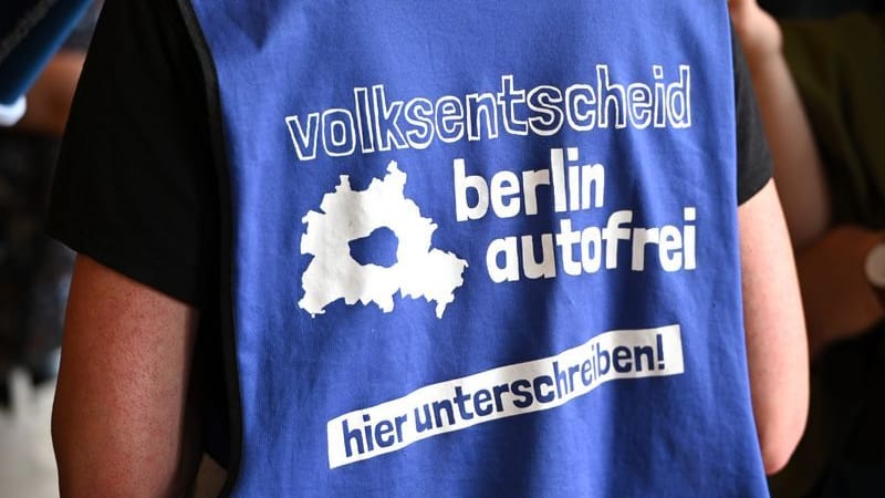 Mitglied der Initiative "Berlin autofrei" (Archivbild): Die Initiative stellt sich darauf ein, im Winter Unterschriften zu sammeln. Mitglied der Initiative "Berlin autofrei" (Archivbild): Die Initiative stellt sich darauf ein, im Winter Unterschriften zu sammeln.