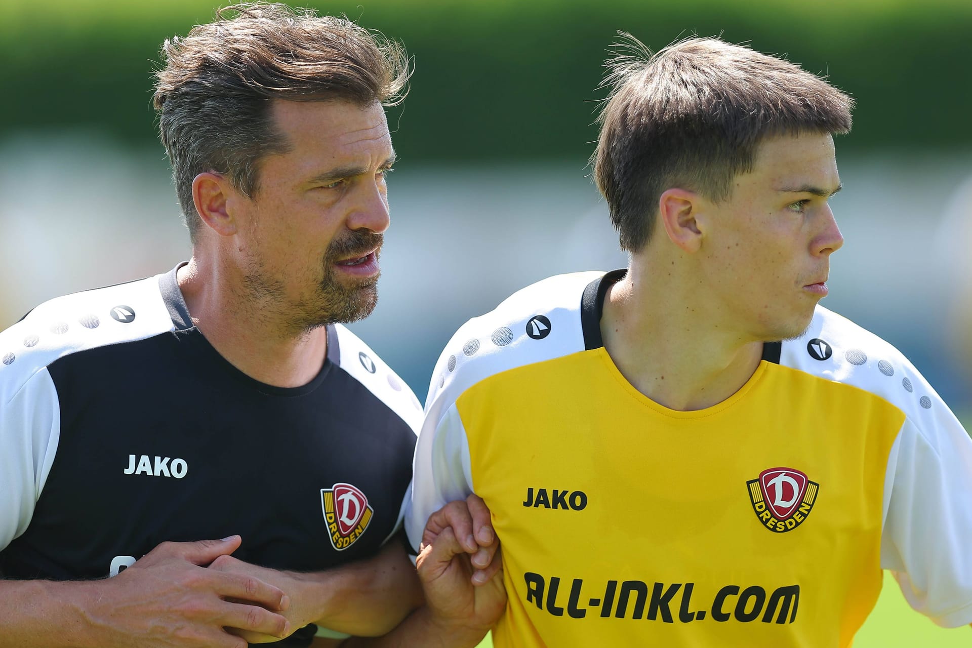 SGD-Trainer Thomas Stamm (l.) und Spieler Jakob Zickler (Archivbild): Der 19-Jährige zog sich die Blessur beim Testspiel gegen Slavia Prag zu.