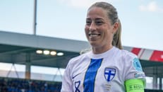 Nationalspielerin singt Hymne in anderer Sprache