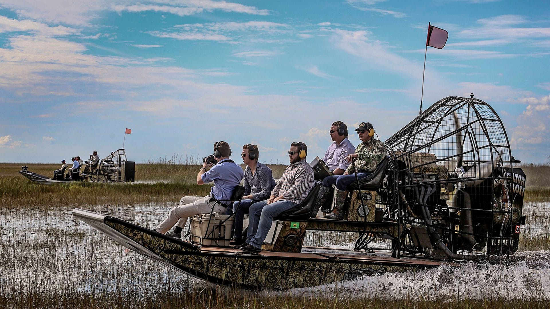 Das Team von Floridas republikanischem Gouverneur Ron De Santis bei einer Tour in den Everglades (Archivbild).