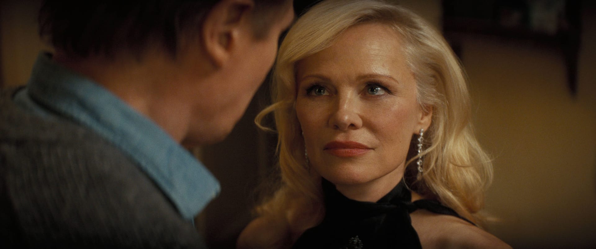 Pamela Anderson verkörpert in "Die nackte Kanone" eine Nachtclubsängerin.