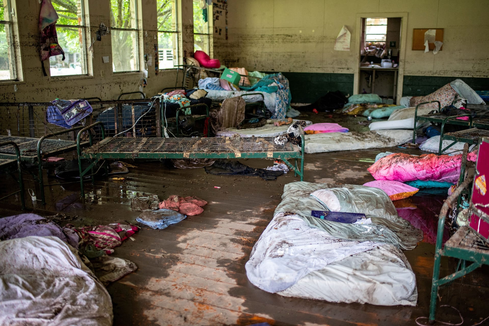 Tod im Sommercamp: Die Wassermassen fluteten die Unterkünfte teilweise bis zur Decke.
