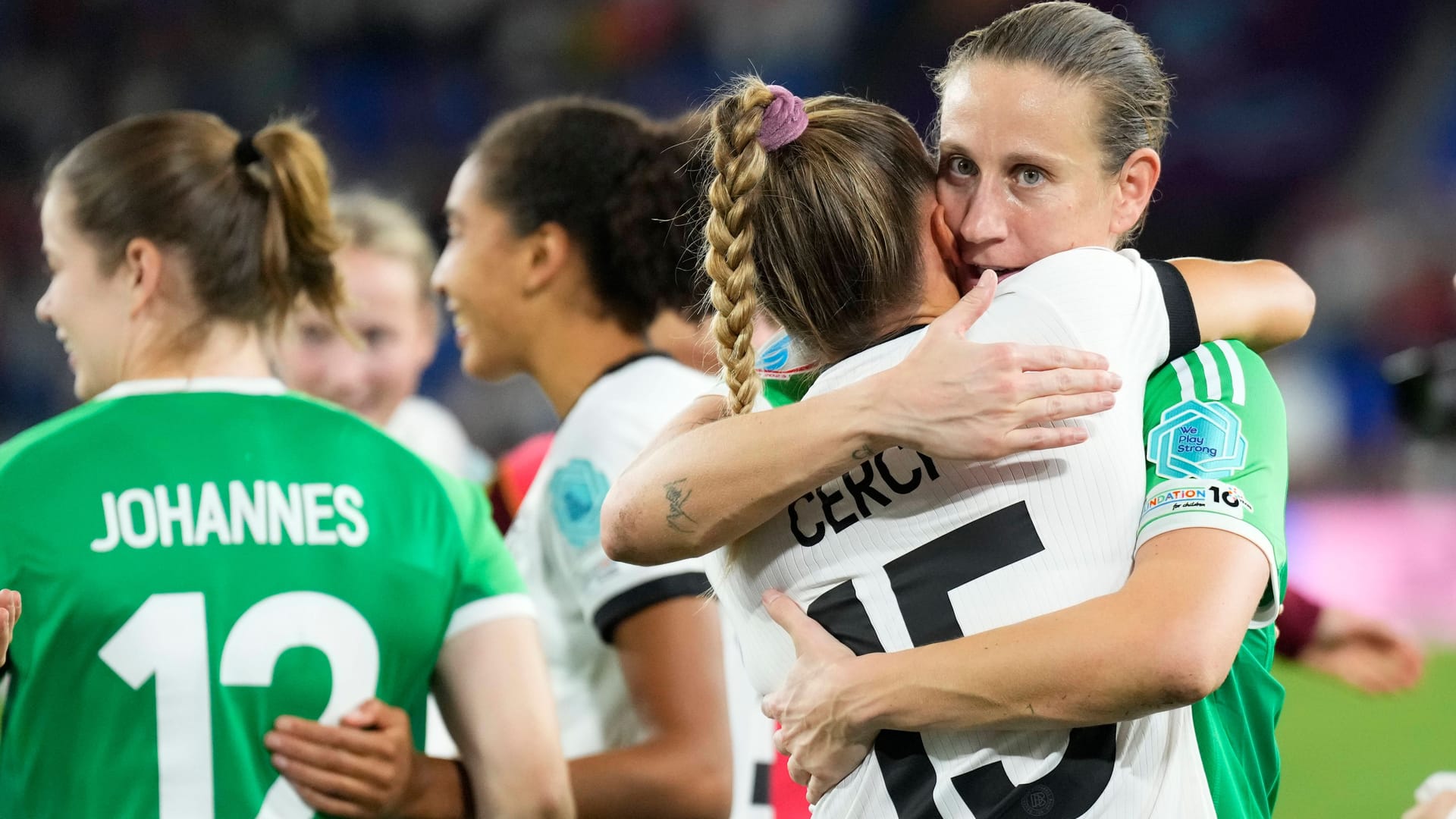 Mit einer unglaublichen Energieleistung sind die deutschen Frauen ins EM-Halbfinale eingezogen.