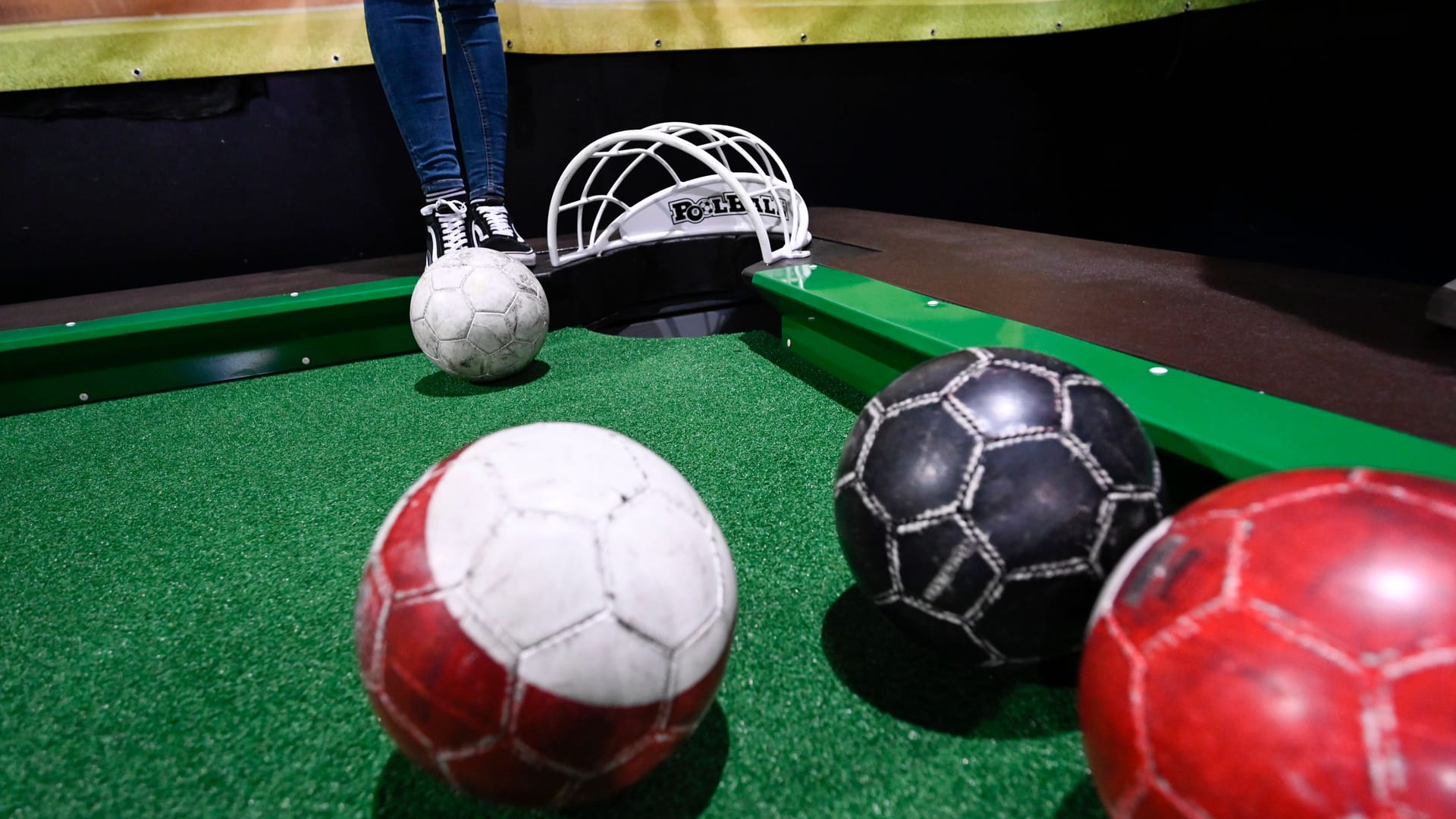 Poolball (Symbolbild): Ein Sporttrend, der Fußball und Billard kombiniert.