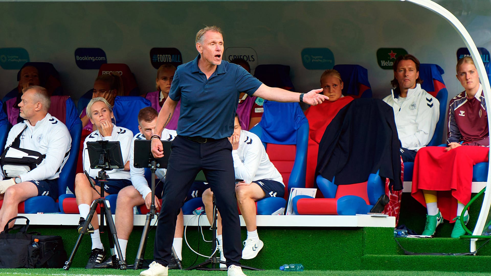 Dänemarks Trainer Andree Jeglertz regte sich schon während der Partie mächtig auf.