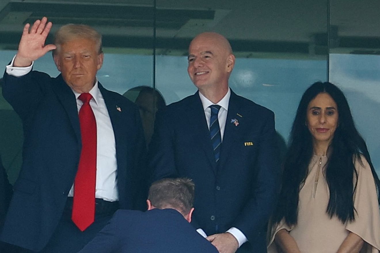 Gianni Infantino neben seiner Ehefrau Leena Al Ashqar (r.) beim Finale der Klub-WM: Das Paar hat vier gemeinsame Kinder.