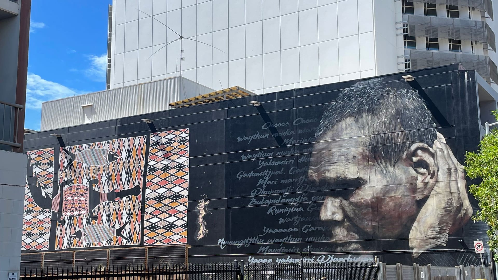 Street-Art in Darwin: Gurrumul Yunupingu war ein bekannter australischer Musiker und Songwriter indigener Abstammung.