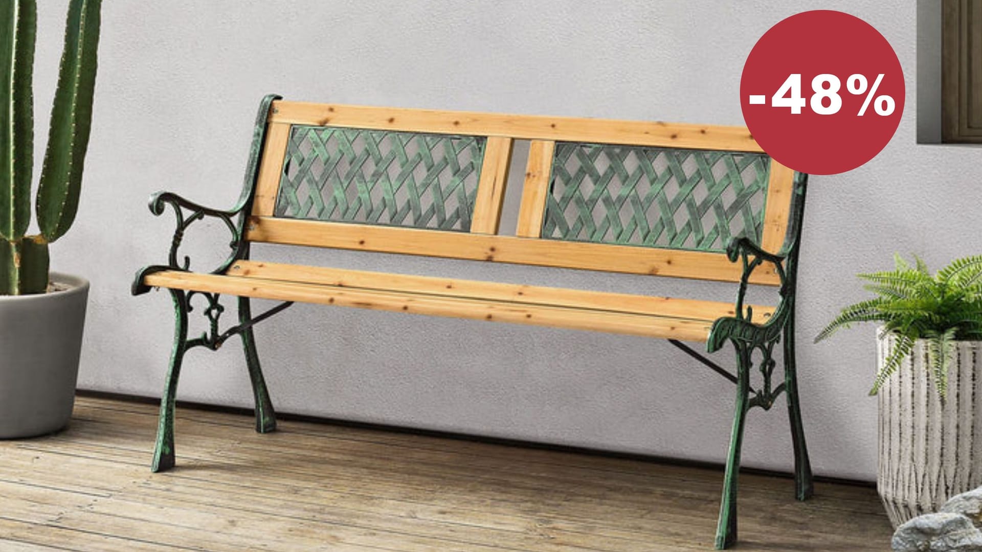 Wetterfeste Materialien machen die Bank ideal für den Außenbereich.