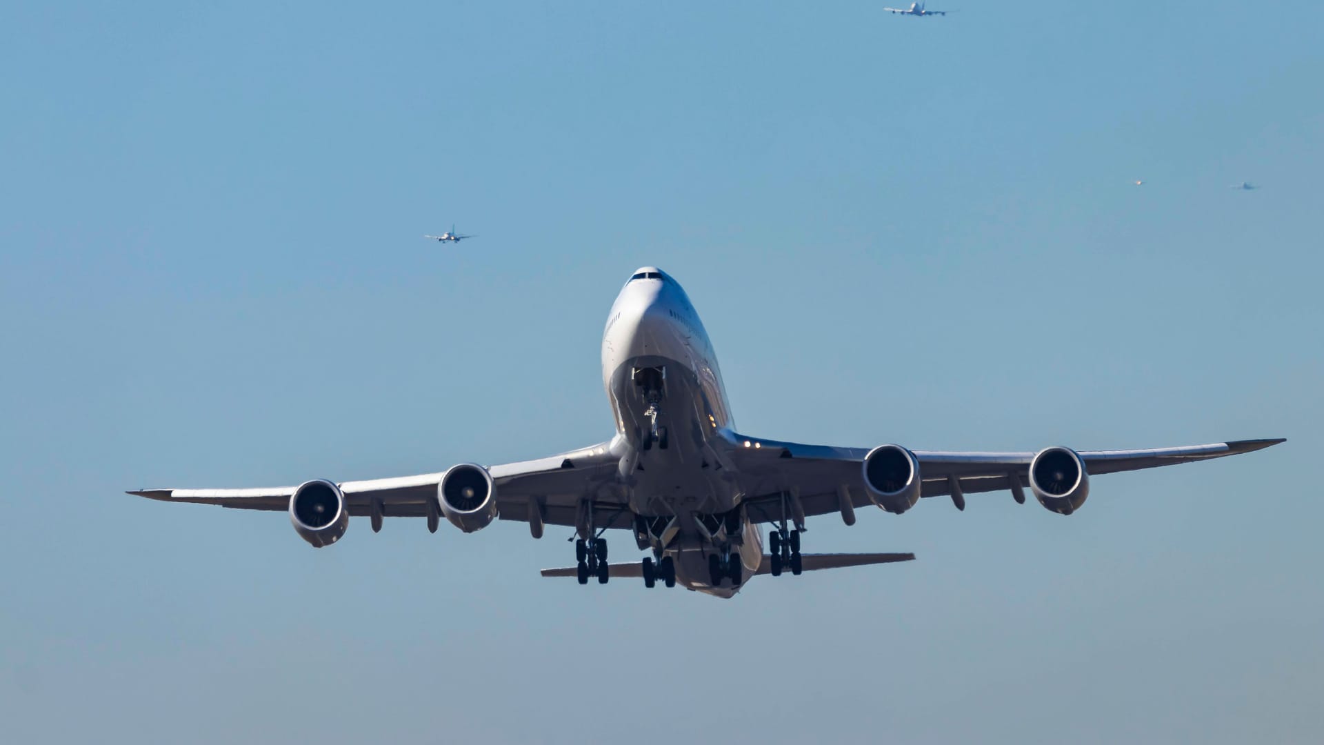 Flugzeug im Anflug auf den Flughafen Bremen (Symbolfoto): Hier geriet ein Mann ins Visier der Bundespolizei. Flugzeug im Anflug auf den Flughafen Bremen (Symbolfoto): Hier geriet ein Mann ins Visier der Bundespolizei.