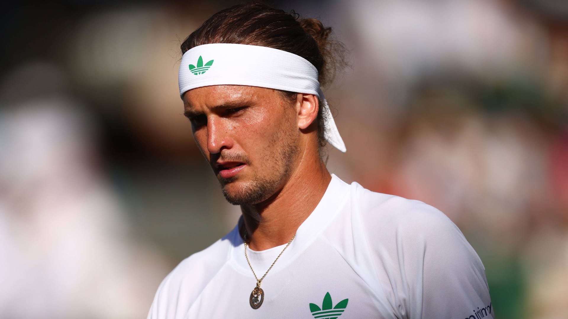 Enttäuscht: Alexander Zverev im Match gegen Arthur Rinderknech. Der Hamburger war zuletzt 2019 in der ersten Wimbledon-Runde ausgeschieden.