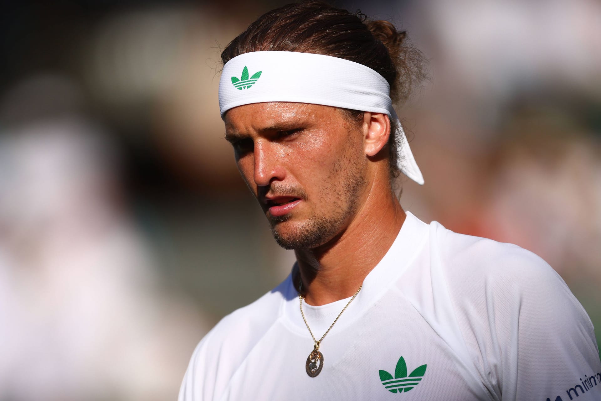 Enttäuscht: Alexander Zverev im Match gegen Arthur Rinderknech. Der Hamburger war zuletzt 2019 in der ersten Wimbledon-Runde ausgeschieden.