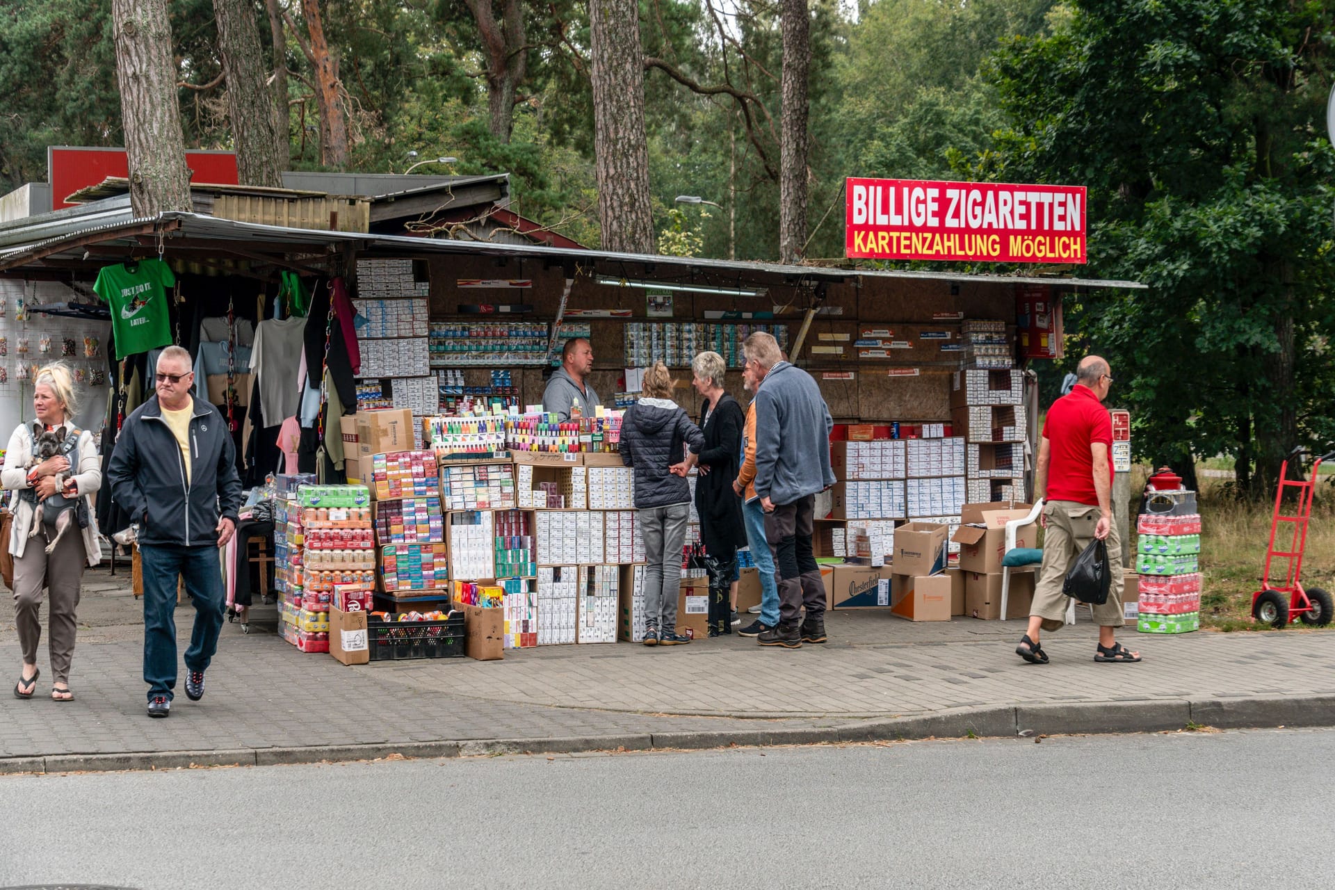 Der Polenmarkt in Swinemünde: Wer zurzeit auf dem beliebten Grenzmarkt einkaufen will, muss an der Grenze seinen Ausweis vorzeigen.