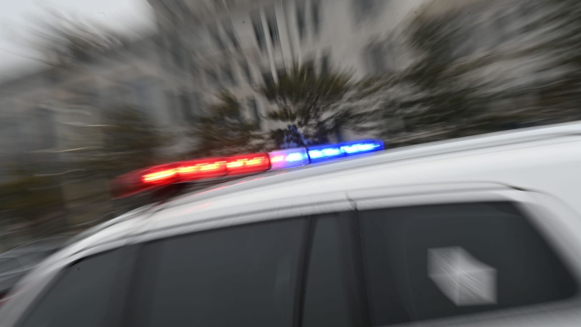 China - Blaulicht auf einem Polizeiwagen China - Blaulicht auf einem Polizeiwagen