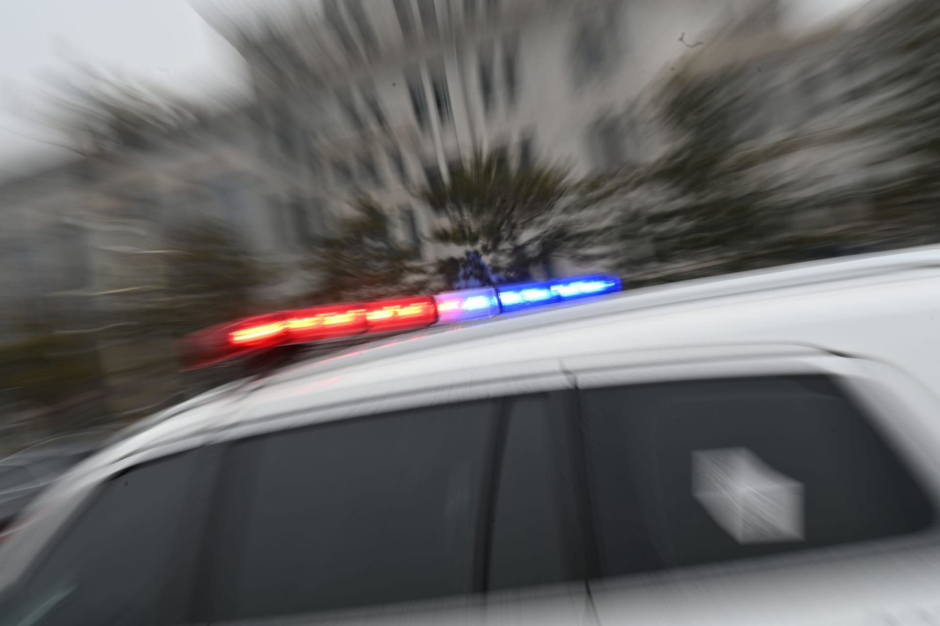 China - Blaulicht auf einem Polizeiwagen