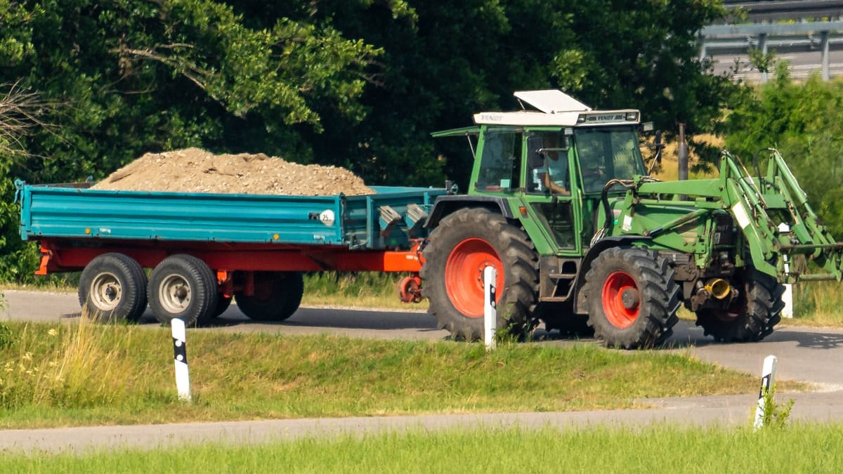 Več prometnih nesreč zaradi neprilagojene hitrosti in neprevidnosti