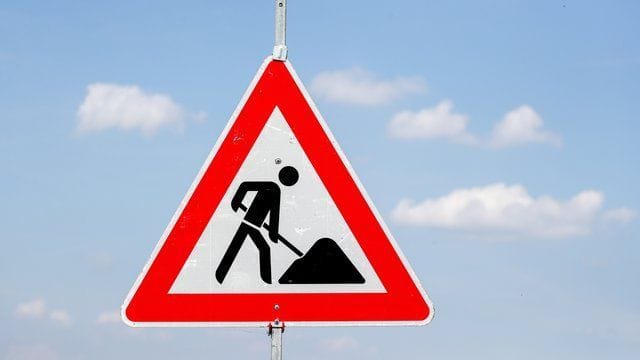 Bauarbeiten-Schild (Symbolbild): Die Brinkmannstraße ist bald von einer Sperrung betroffen.