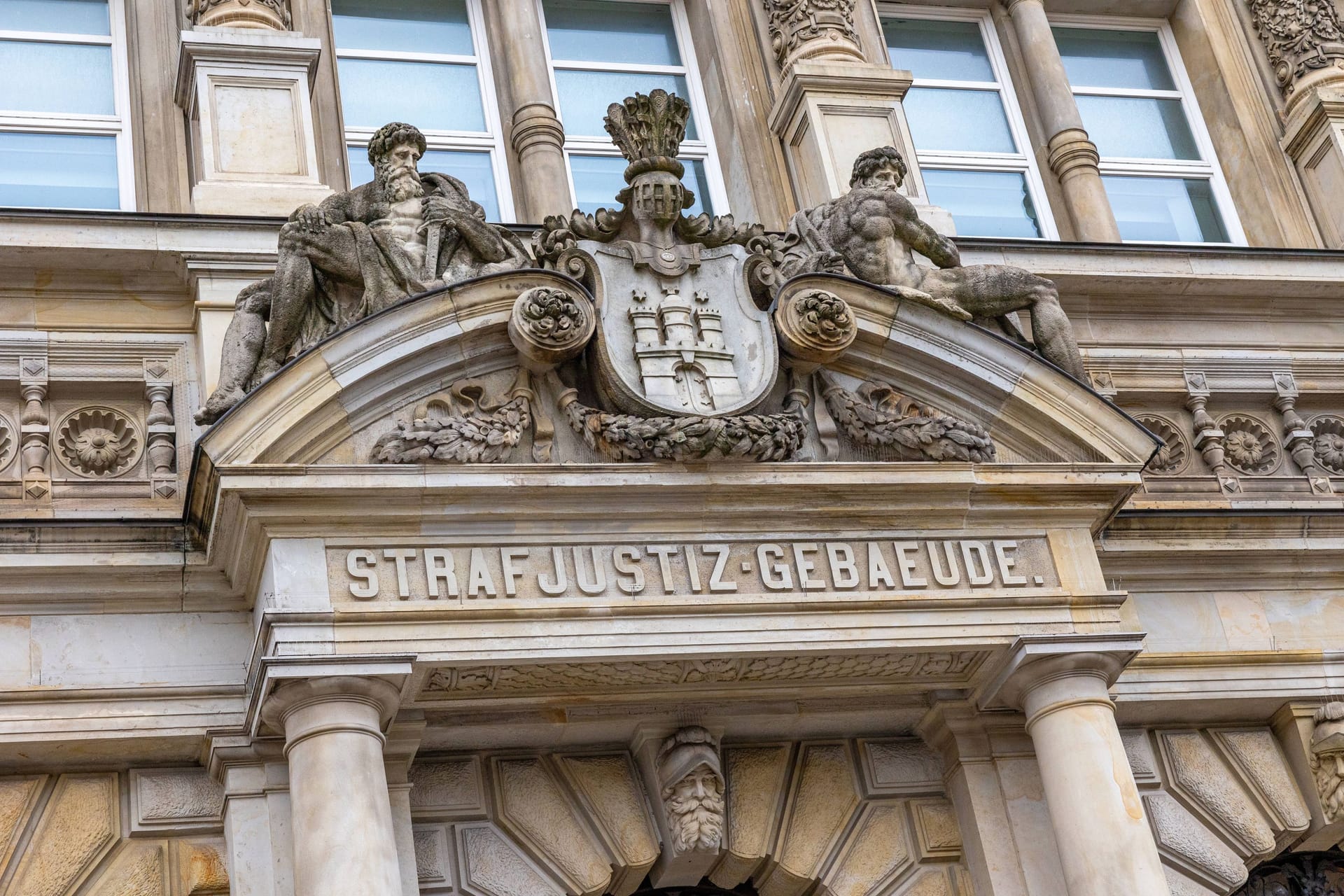 Das Landgericht in Hamburg (Archivbild): Ein mutmaßlicher Sektenführer war wegen sexuellen Missbrauchs angeklagt.
