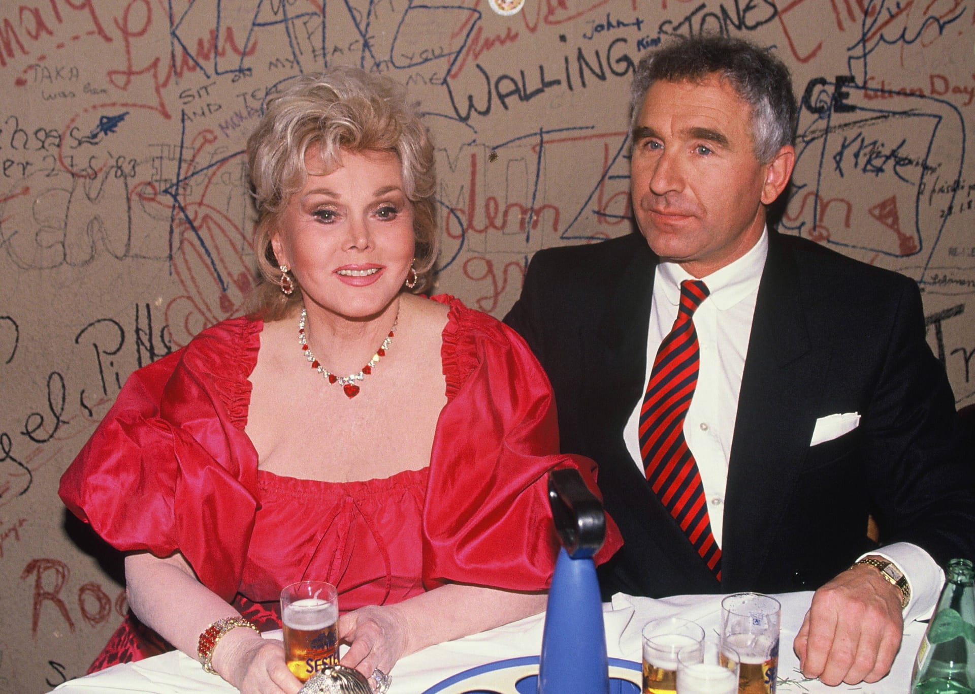 Die Schauspielerin Zsa Zsa Gabor mit ihrem Ehemann Prinz Frederic von Anhalt im Januar 1990.