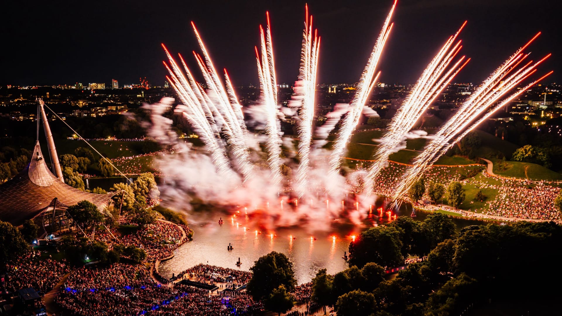 Traditioneller Höhepunkt des Sommernachtstraums: In diesem Jahr dauerte das Feuerwerk eine halbe Stunde.