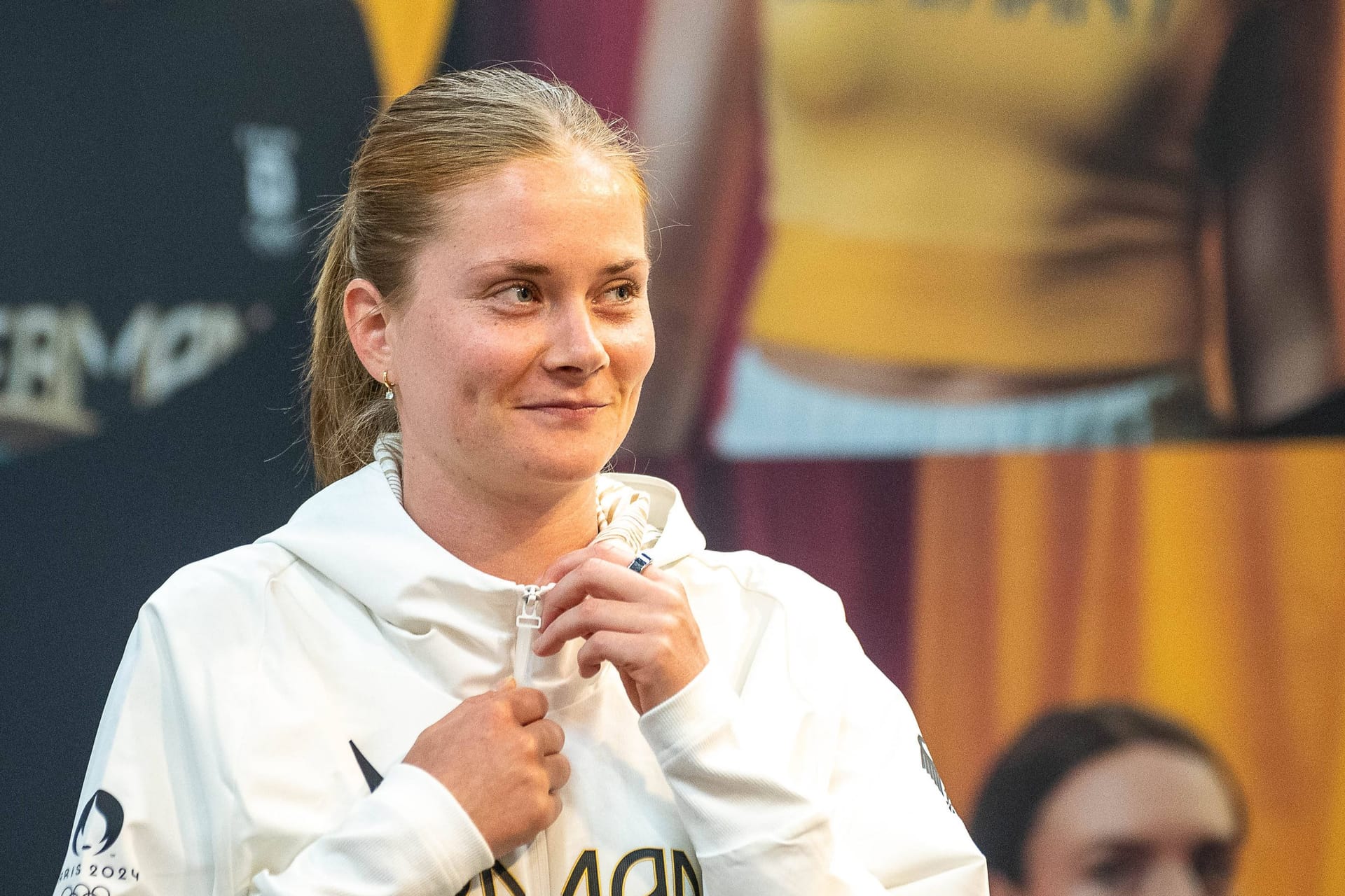 Sjoeke Nüsken: Sie steht während der Fußball-Europameisterschaft der Frauen für Deutschland auf dem Platz.