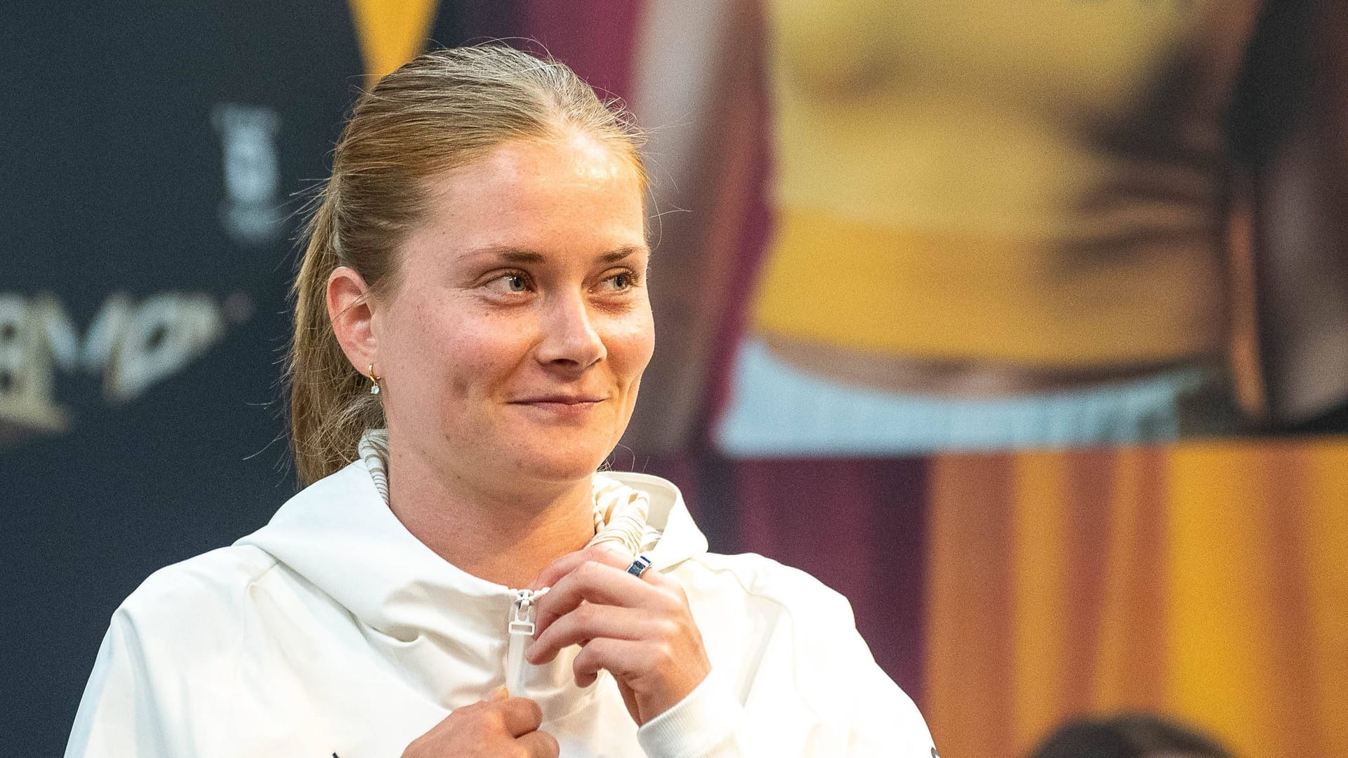Sjoeke Nüsken: Sie steht während der Fußball-Europameisterschaft der Frauen für Deutschland auf dem Platz.