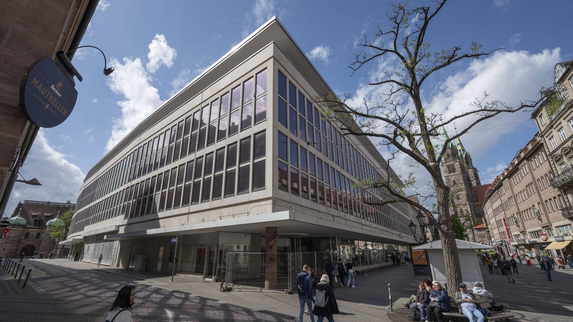 Das leerstehende Karstadt Galeria Gebäude in der Nürnberger Innenstadt (Archivbild): Bodenbeläge, Fassaden und die Baukonstruktion bleiben vollständig erhalten.