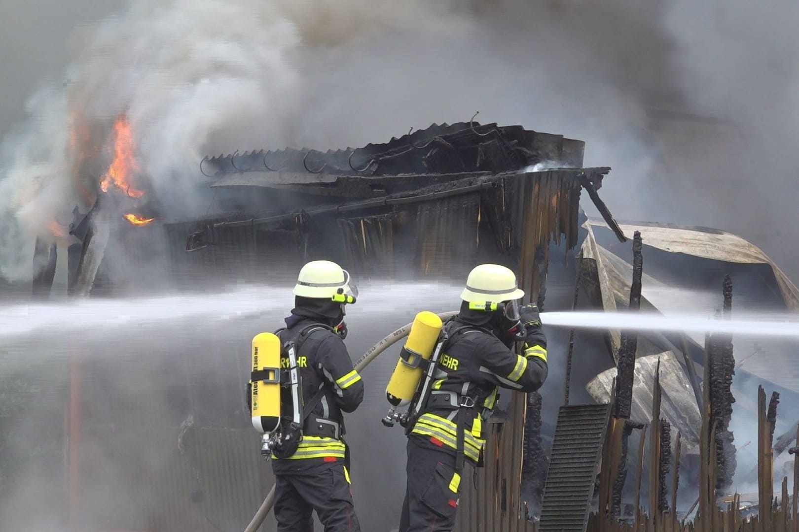 Einsatz in Vollersode: Die Scheune brannte komplette nieder.