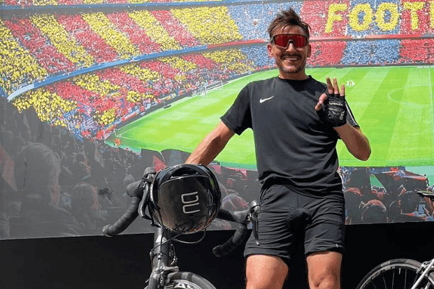 Jozef John während einer seiner Spenden-Touren in Barcelona: Seine aktuelle Reise führt ihn nach Italien.