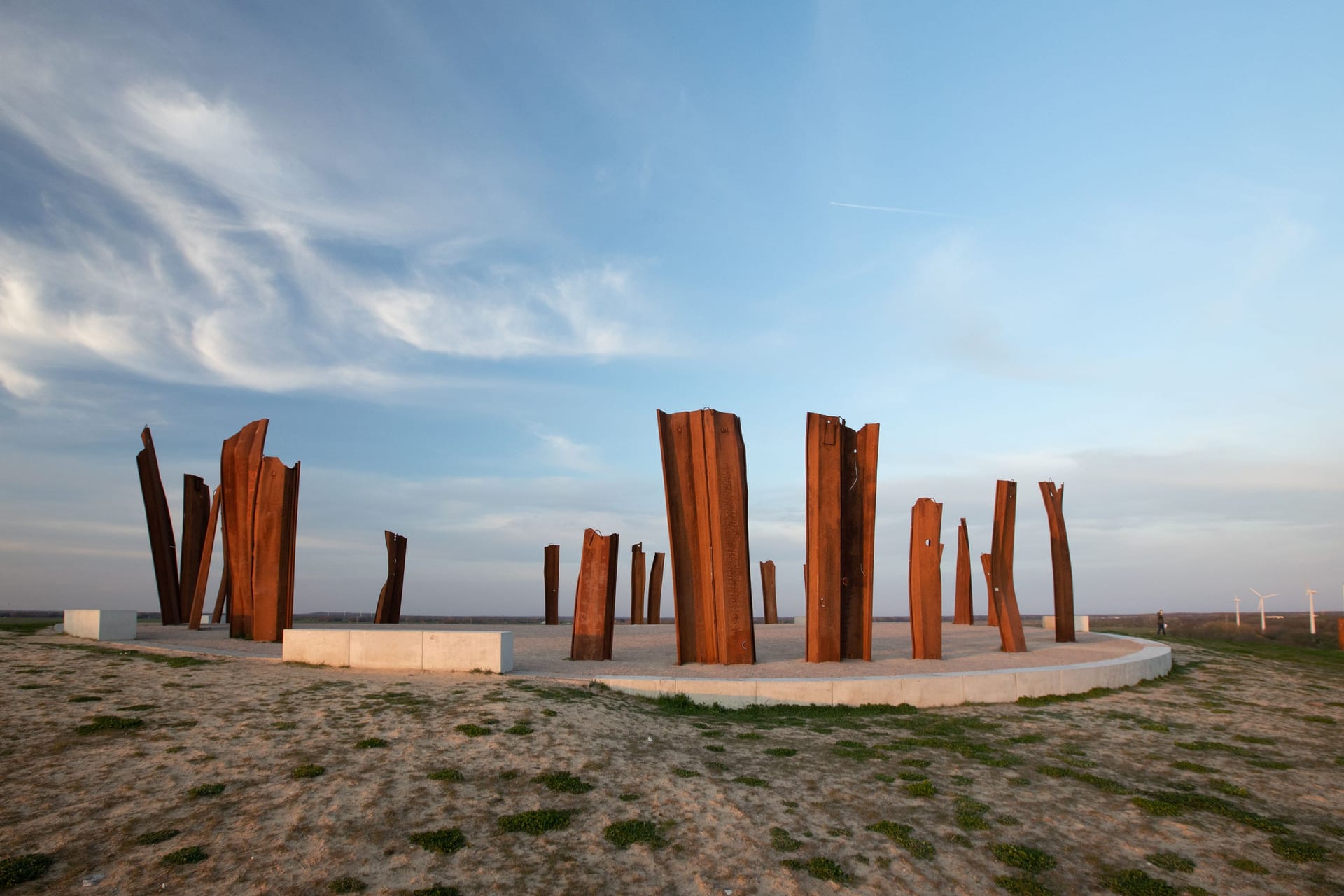 Metalhenge: Die Kunstinstallation in Bremen ist an Stonehenge in England angelehnt.