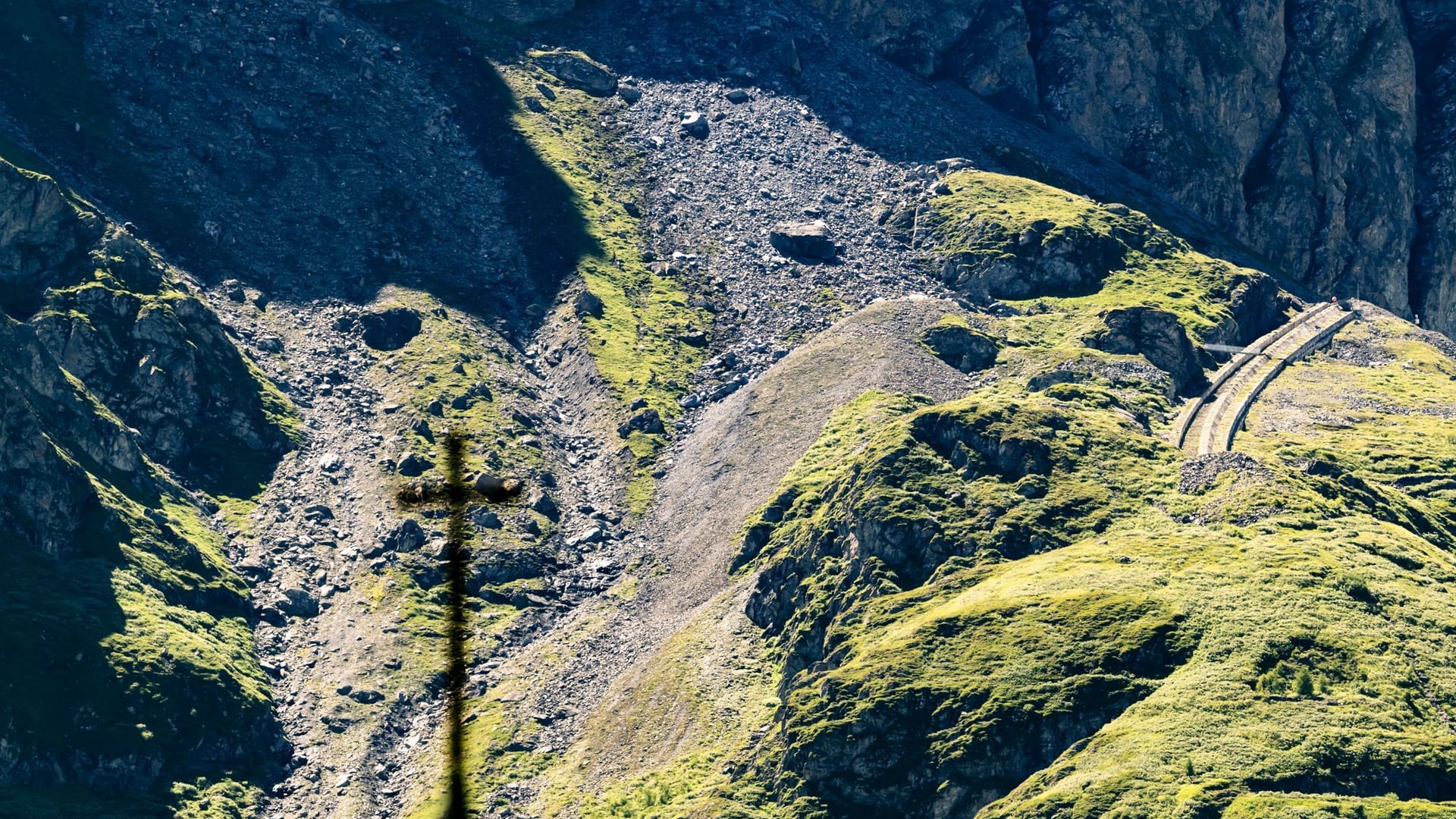 Felssturz nahe Staudamm Grand Dixence im Schweizer Wallis Felssturz nahe Staudamm Grand Dixence im Schweizer Wallis