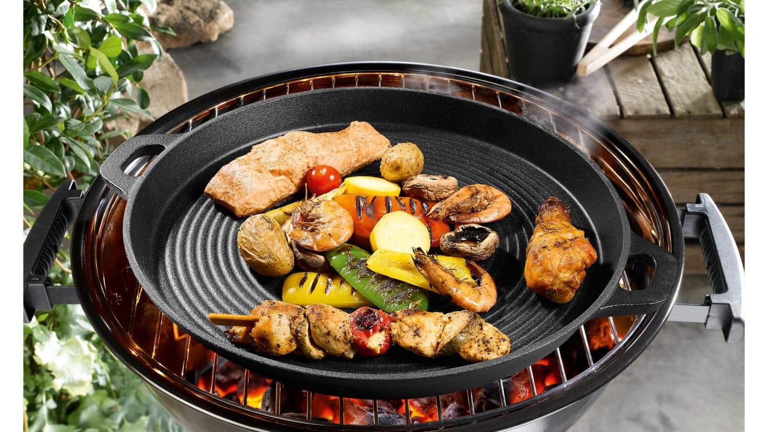 Die Grillpfanne aus Gusseisen ist ein praktisches und robustes Gadget.