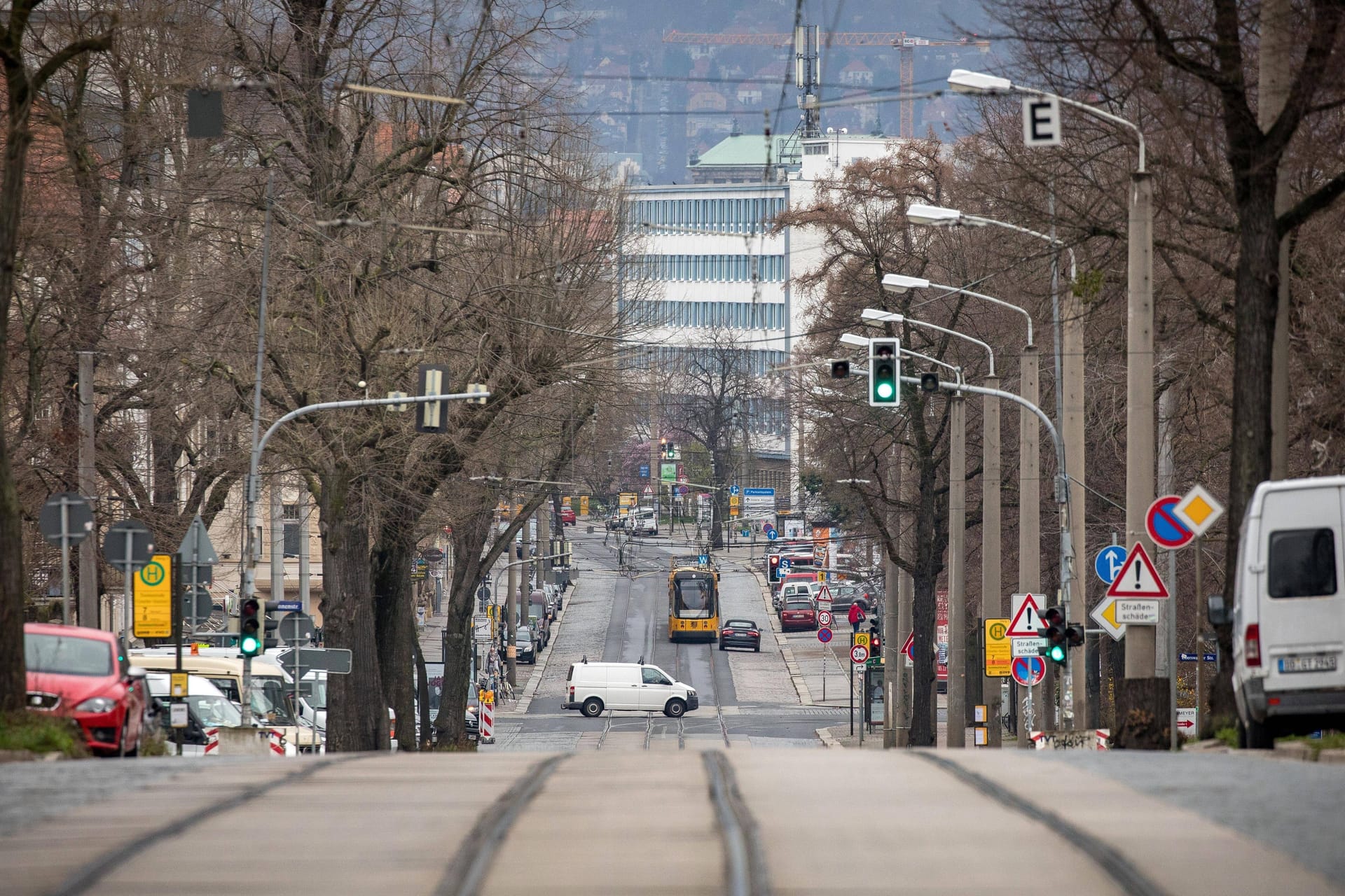 Blick auf die Königsbrücker Straße von der Stauffenbergallee (Symbolfoto): Die Kreuzung wird am Wochenende nahezu komplett gesperrt.