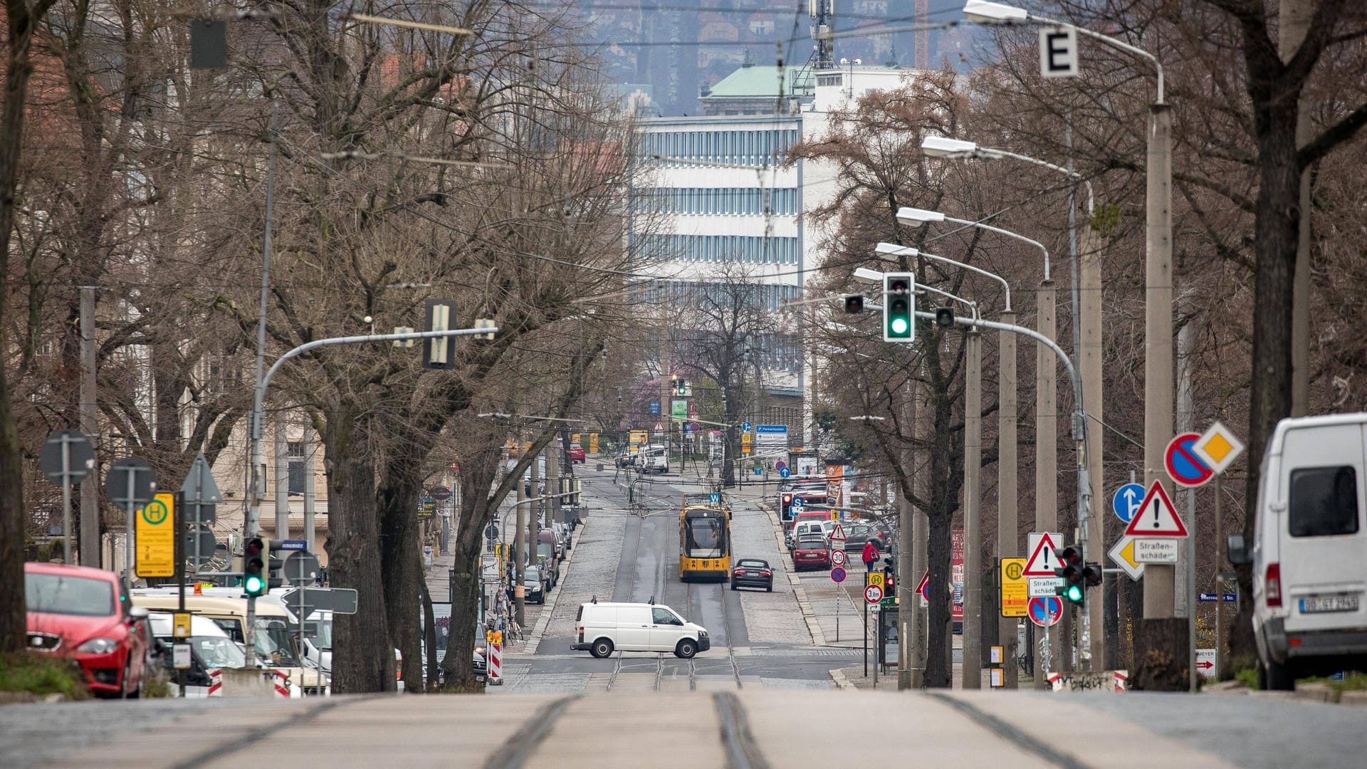 Blick auf die Königsbrücker Straße von der Stauffenbergallee (Symbolfoto): Die Kreuzung wird am Wochenende nahezu komplett gesperrt.
