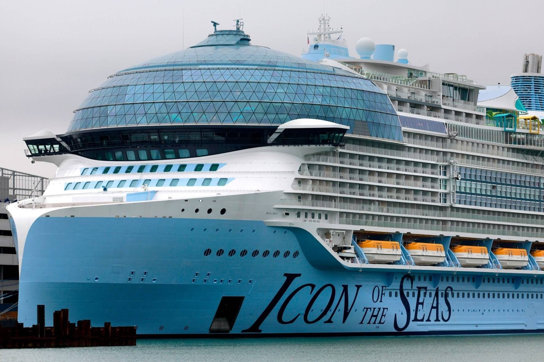 Die "Icon of the Seas", das größte Kreuzfahrtschiff der Welt (Archivbild): Ein Mann attackierte eine Kollegin und starb kurz darauf selbst im Atlantik.