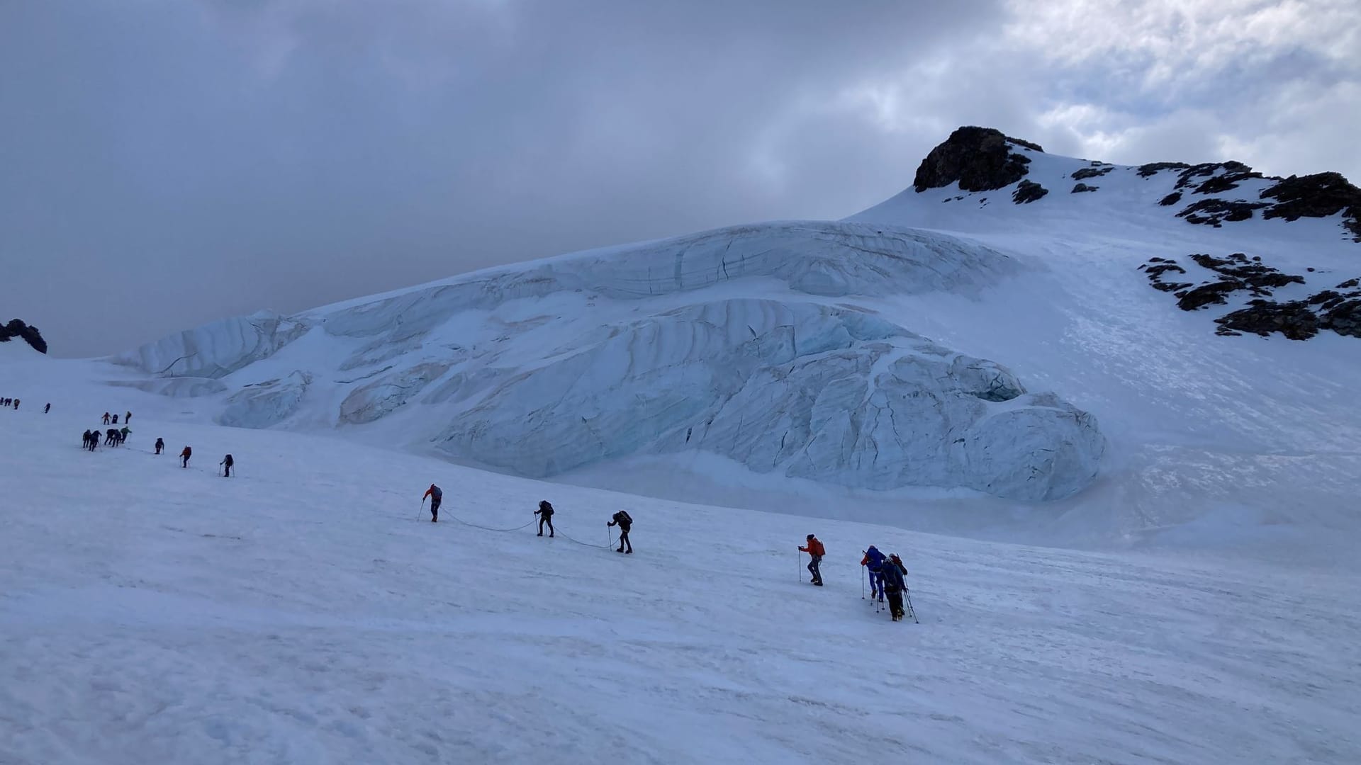 Bergsteiger auf dem Gletscher