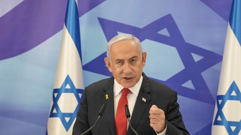 Benjamin Netanjahu spricht während einer Pressekonferenz in Jerusalem.
