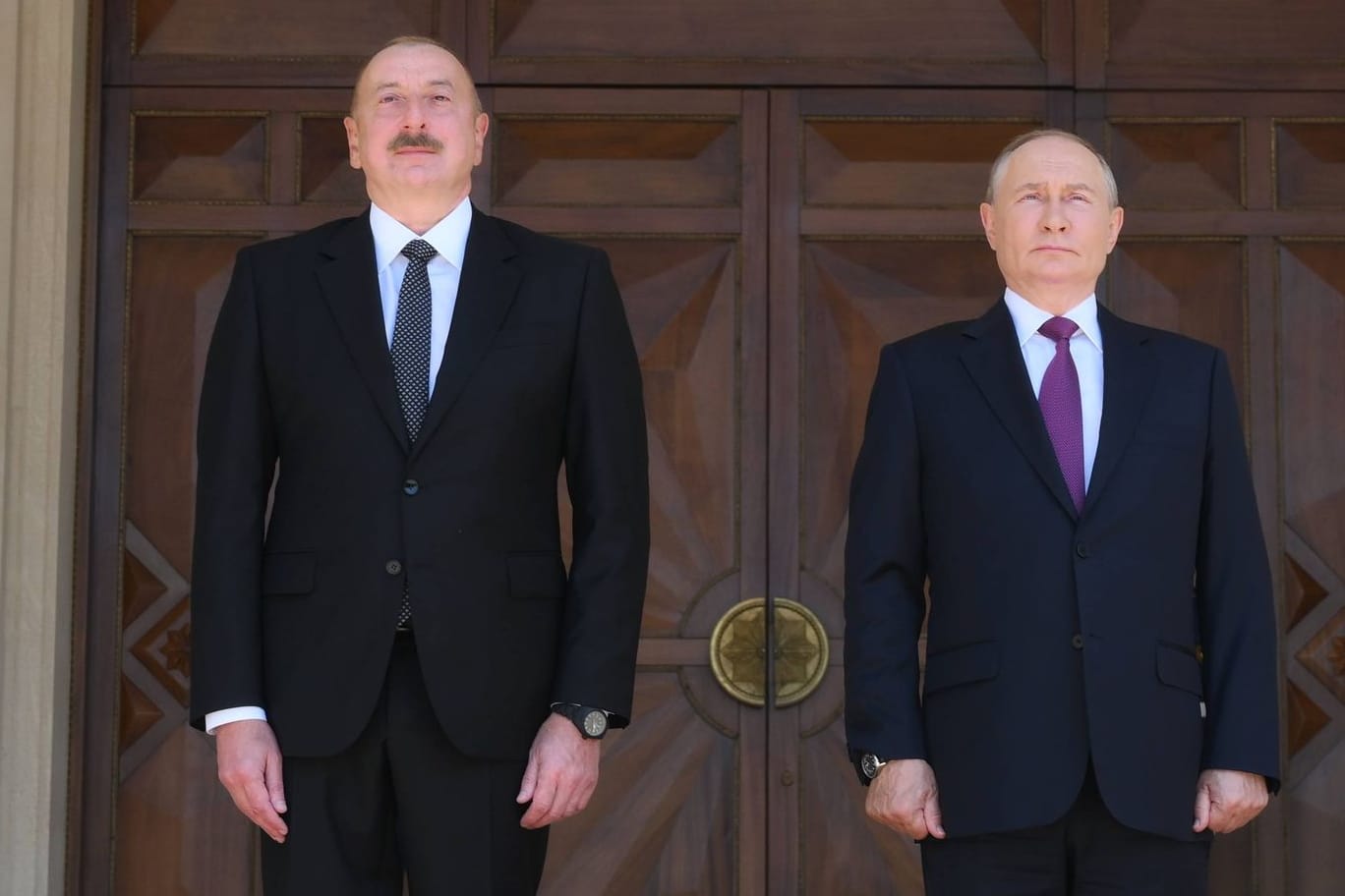 Der russische Präsident Wladimir Putin und der aserbaidschanische Präsident Ilham Aliyev (Archivbild): Ein Flugabsturz im vergangenen Jahr belastet das Verhältnis beider Länder enorm.