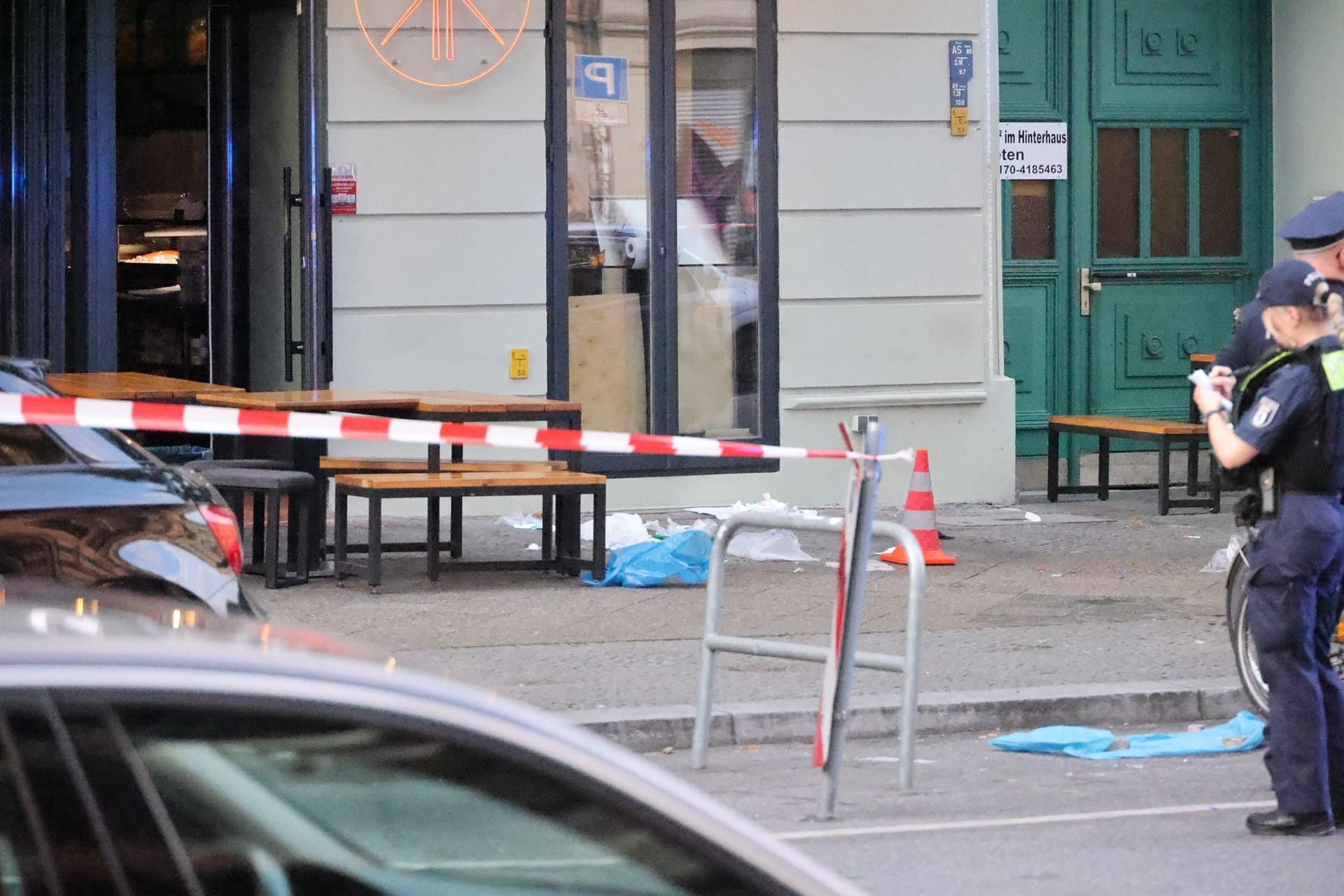 Tatort in Kreuzberg: Der angeschossene Mann kam mit Verletzungen ins Krankenhaus.