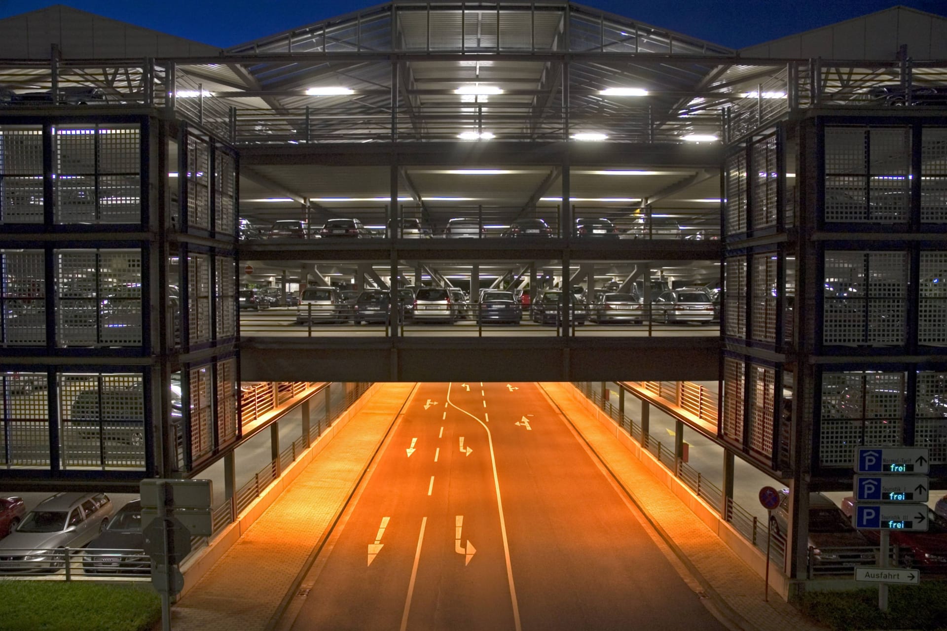 Parkhaus am HAJ: Je nach Stellplatz gelten unterschiedliche Tarife.
