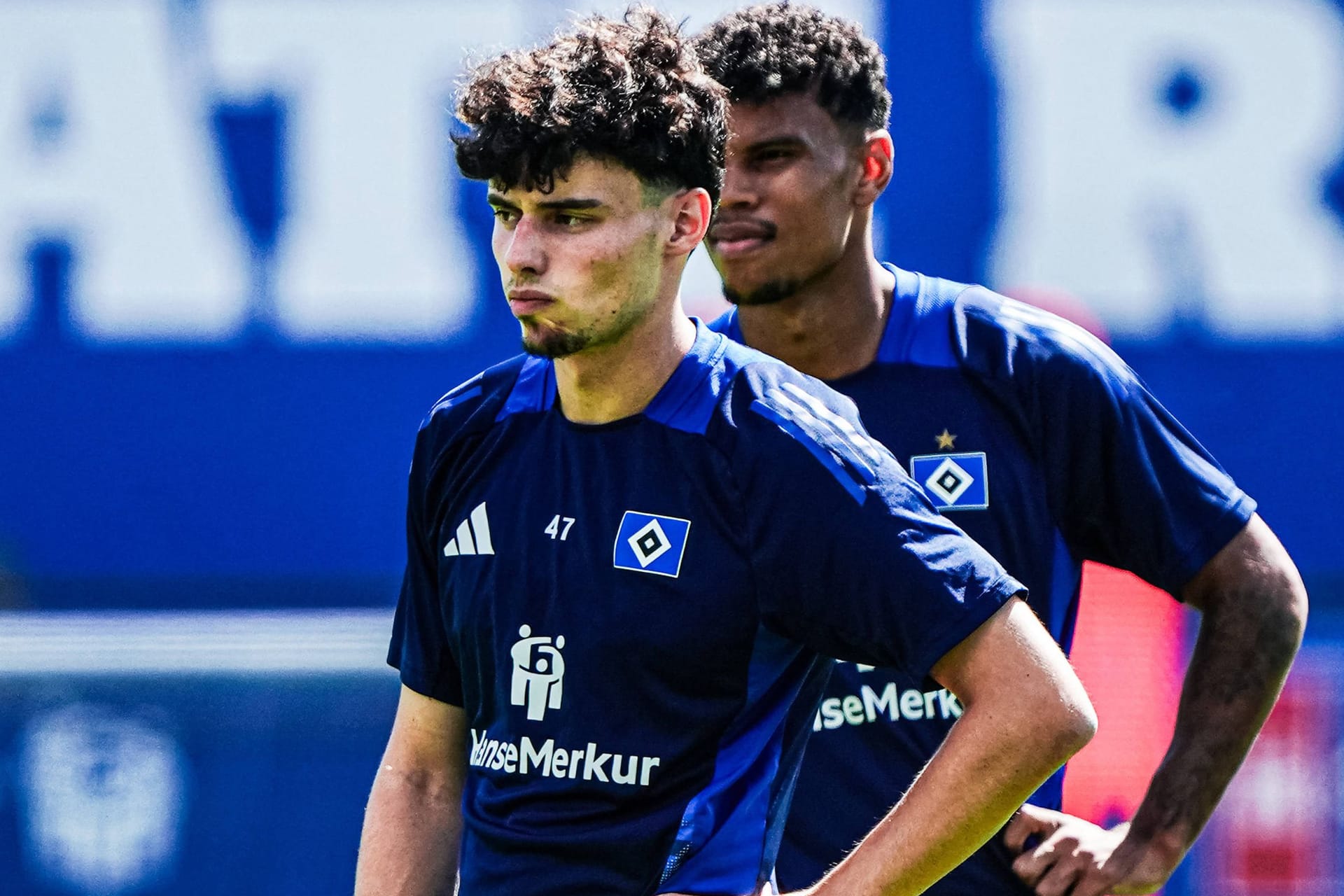 Nicolas Oliveira im HSV-Training (Archivbild): Der variabel einsetzbare Verteidiger schließt sich Jahn Regensburg an.