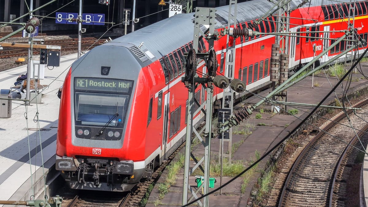 Moški v Hamburgu spolno nadlegoval in napadel policista