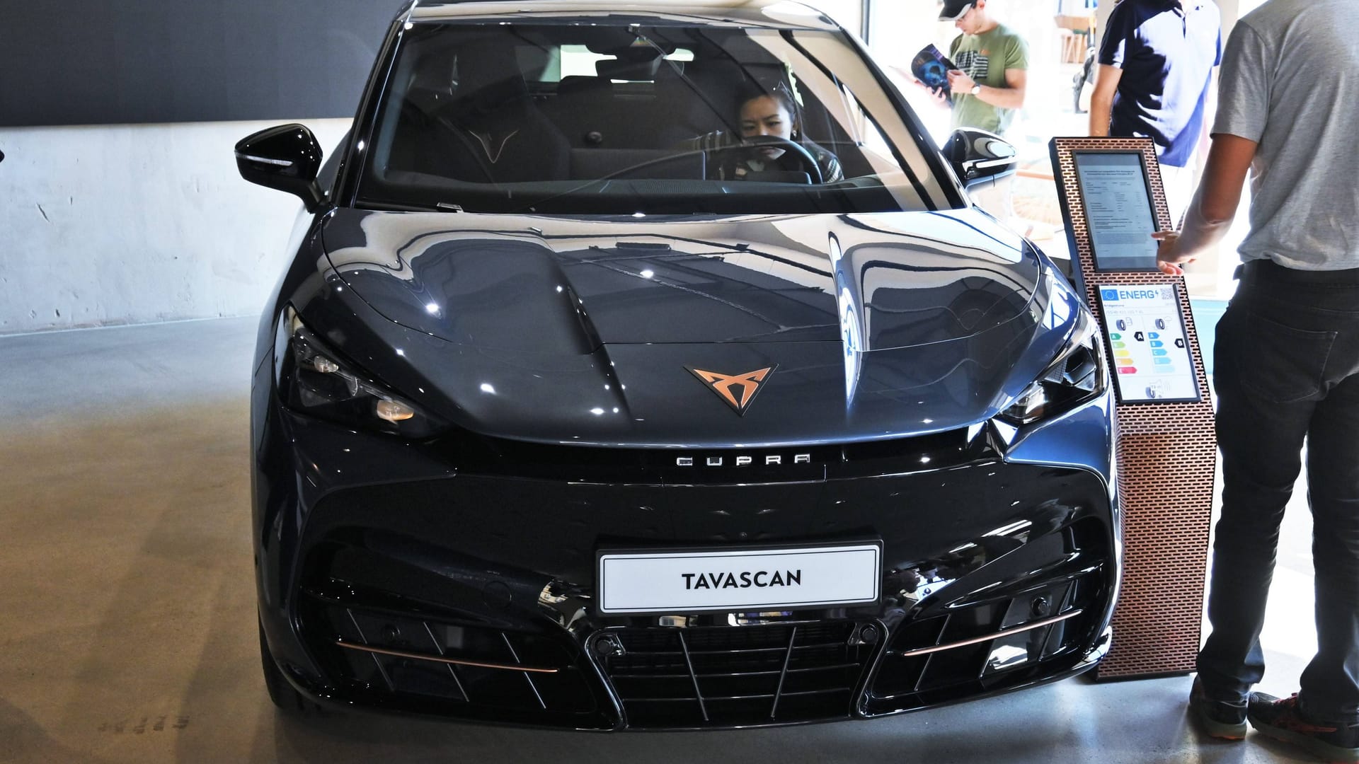 Der Tavascan ist ein vollelektrisches SUV mit 286 PS.
