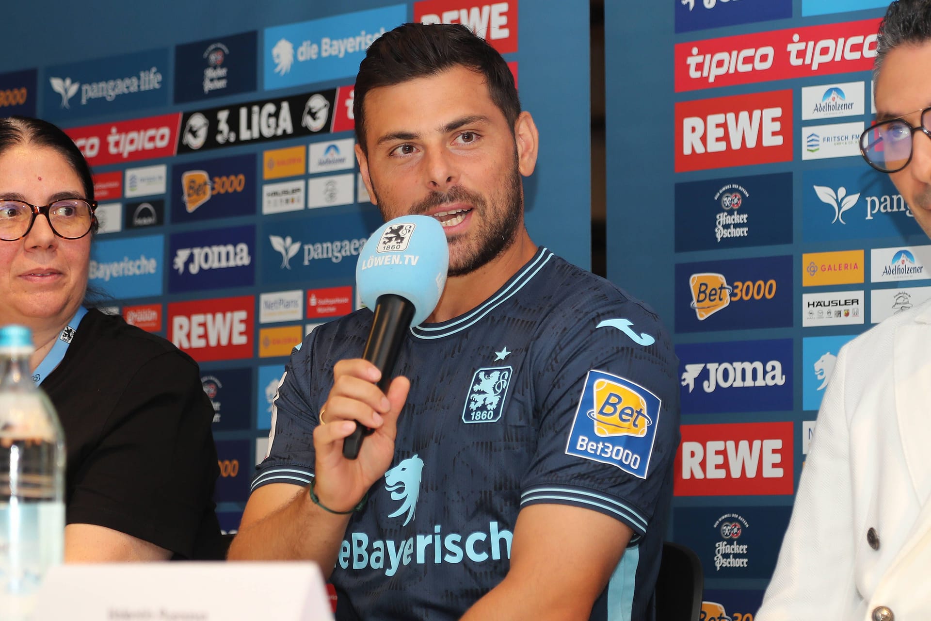 Kevin Volland bei der Eröffnung der neuen "Löwen"-Fanwelt: Seit der Rückkehr des 32-Jährigen ist bei 1860 eine riesige Euphorie entfacht.
