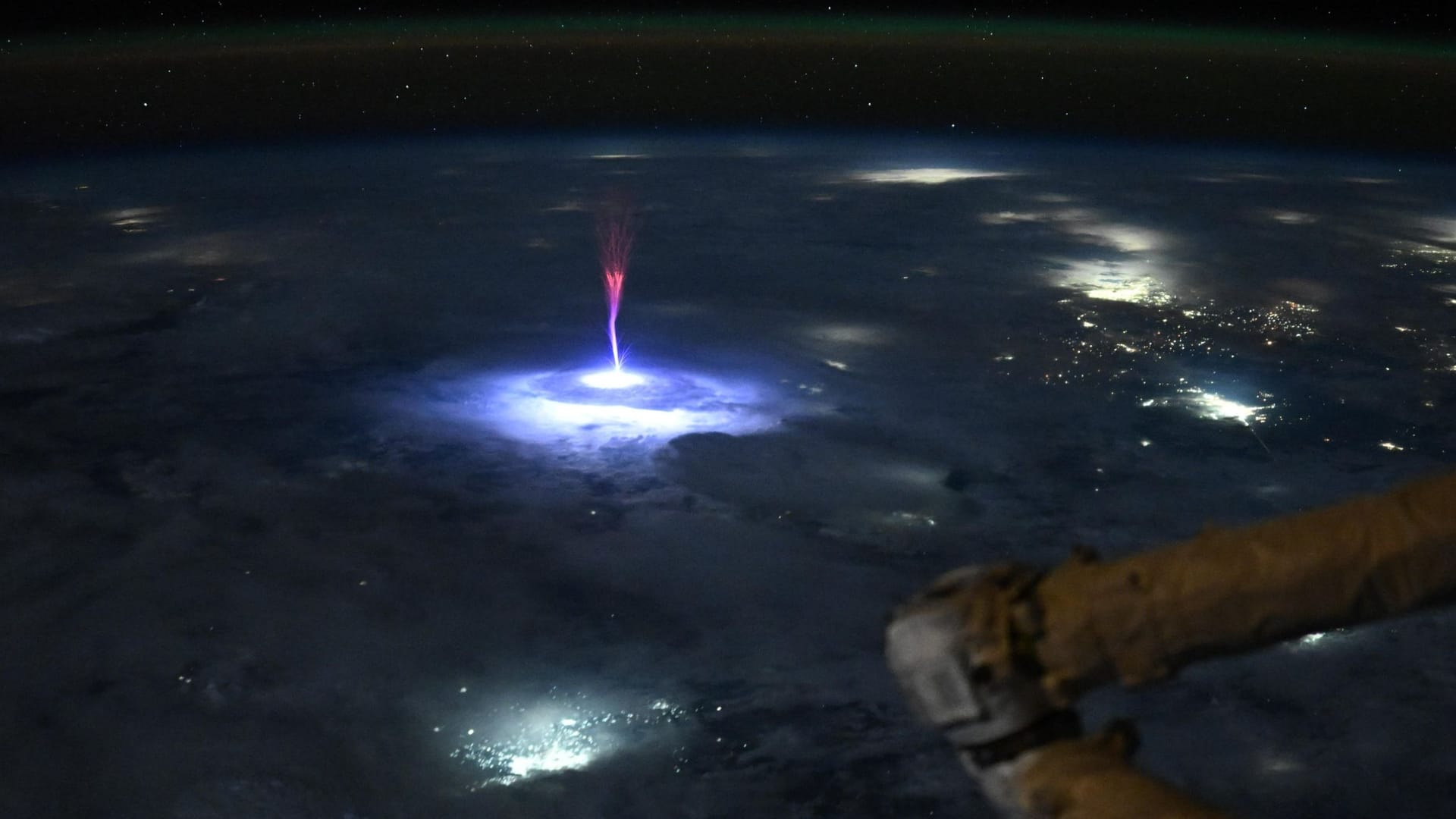 Dieser "Sprite" genannte Lichtblitz bildete sich während eines Gewitters über Mexiko.