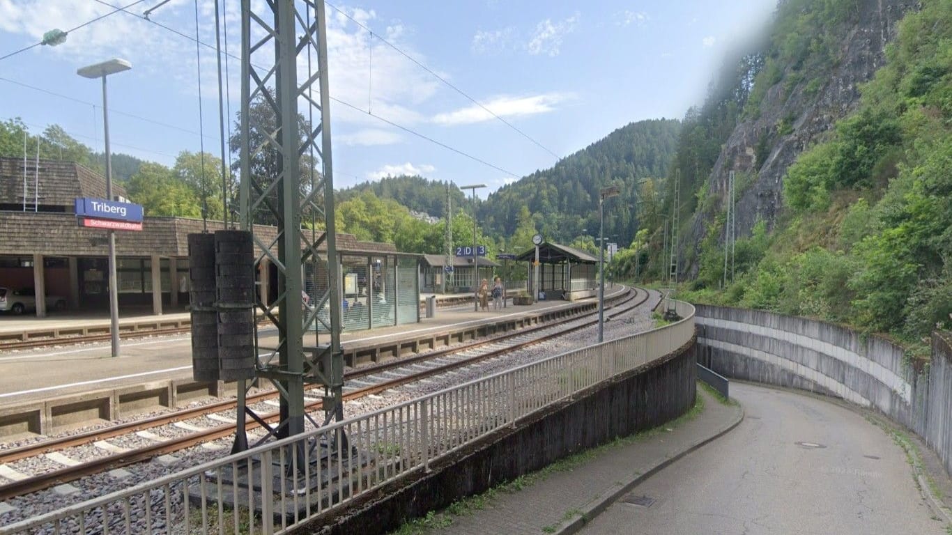 Der Bahnhof Triberg: Nach einem Felsrabgang ist die Schwarzwaldbahn teilweise gesperrt.