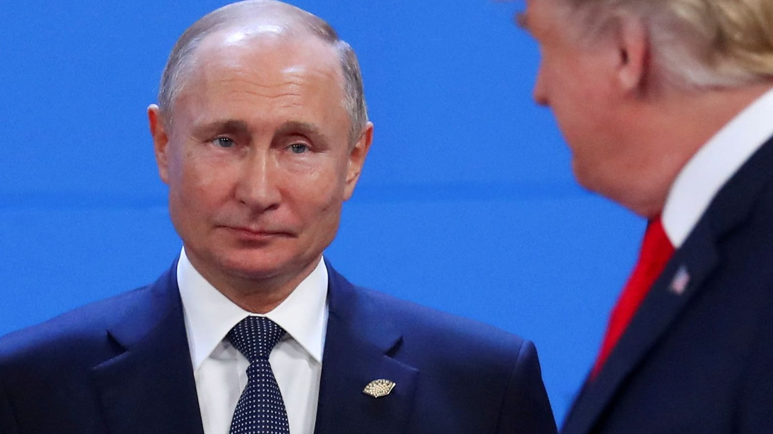 Wladimir Putin mit Donald Trump: Russlands Präsident betreibt eine Art Schauspiel.