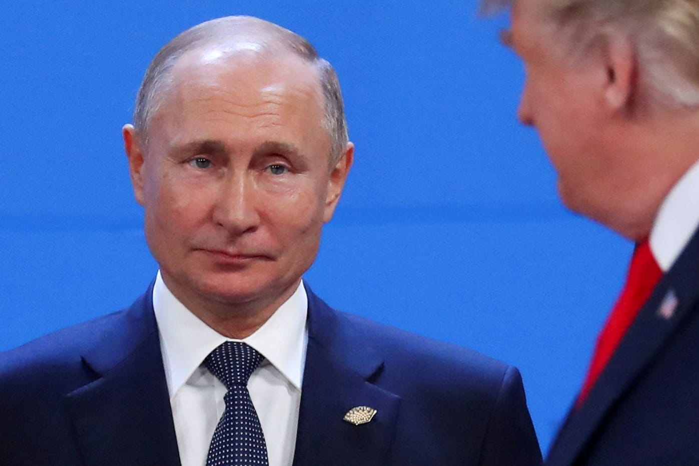 Wladimir Putin mit Donald Trump: Russlands Präsident betreibt eine Art Schauspiel.