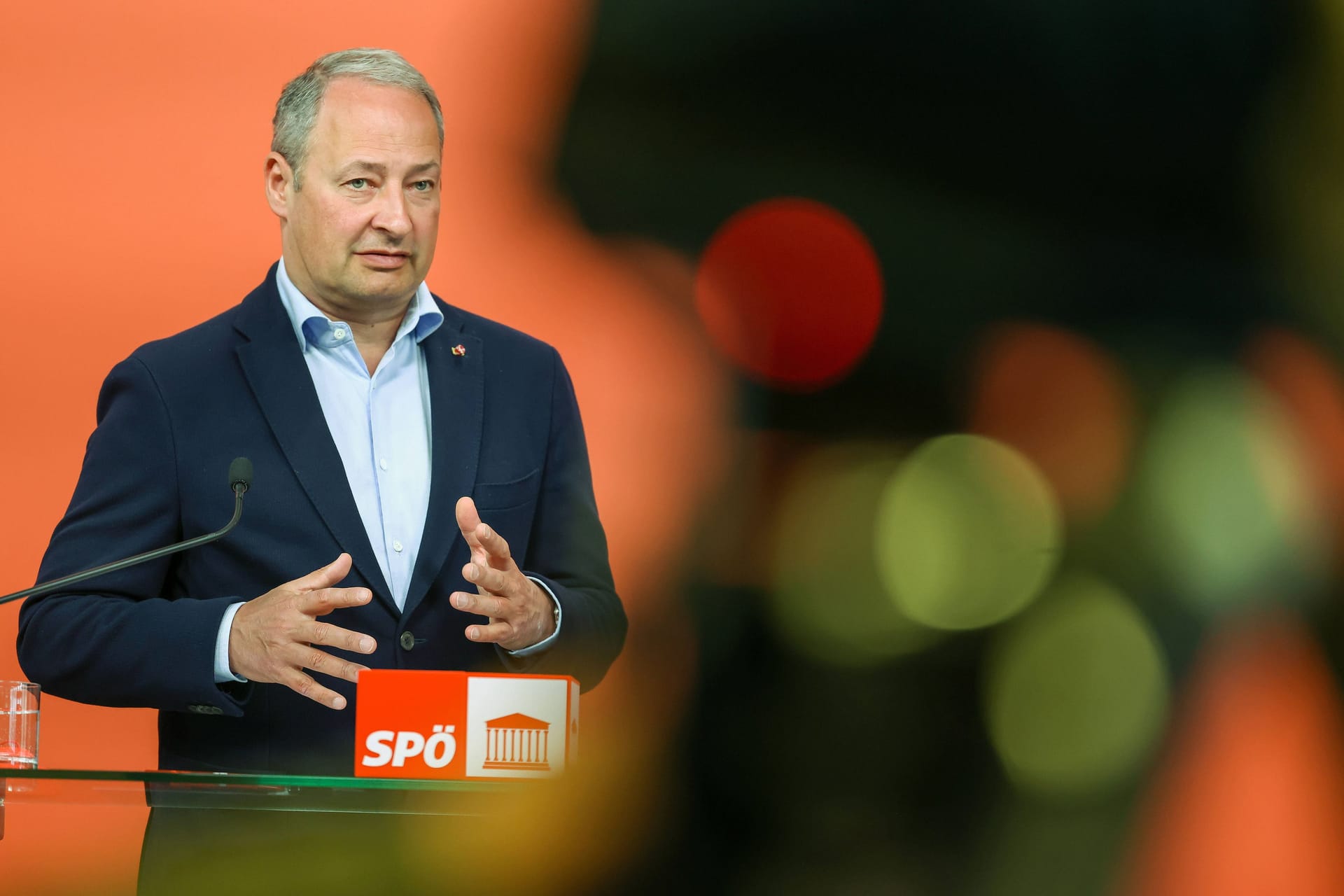 EU-Parlamentarier wie Andreas Schieder sägen ebenfalls an von der Leyens Stuhl.