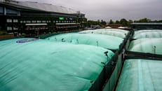 Erster Regen in Wimbledon: Start verzögert